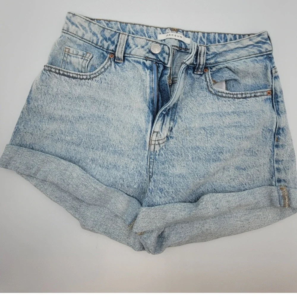 Vintage-Inspired PacSun Mom Denim Shorts Sz 25 Light Acid Wash High Waisted 90s